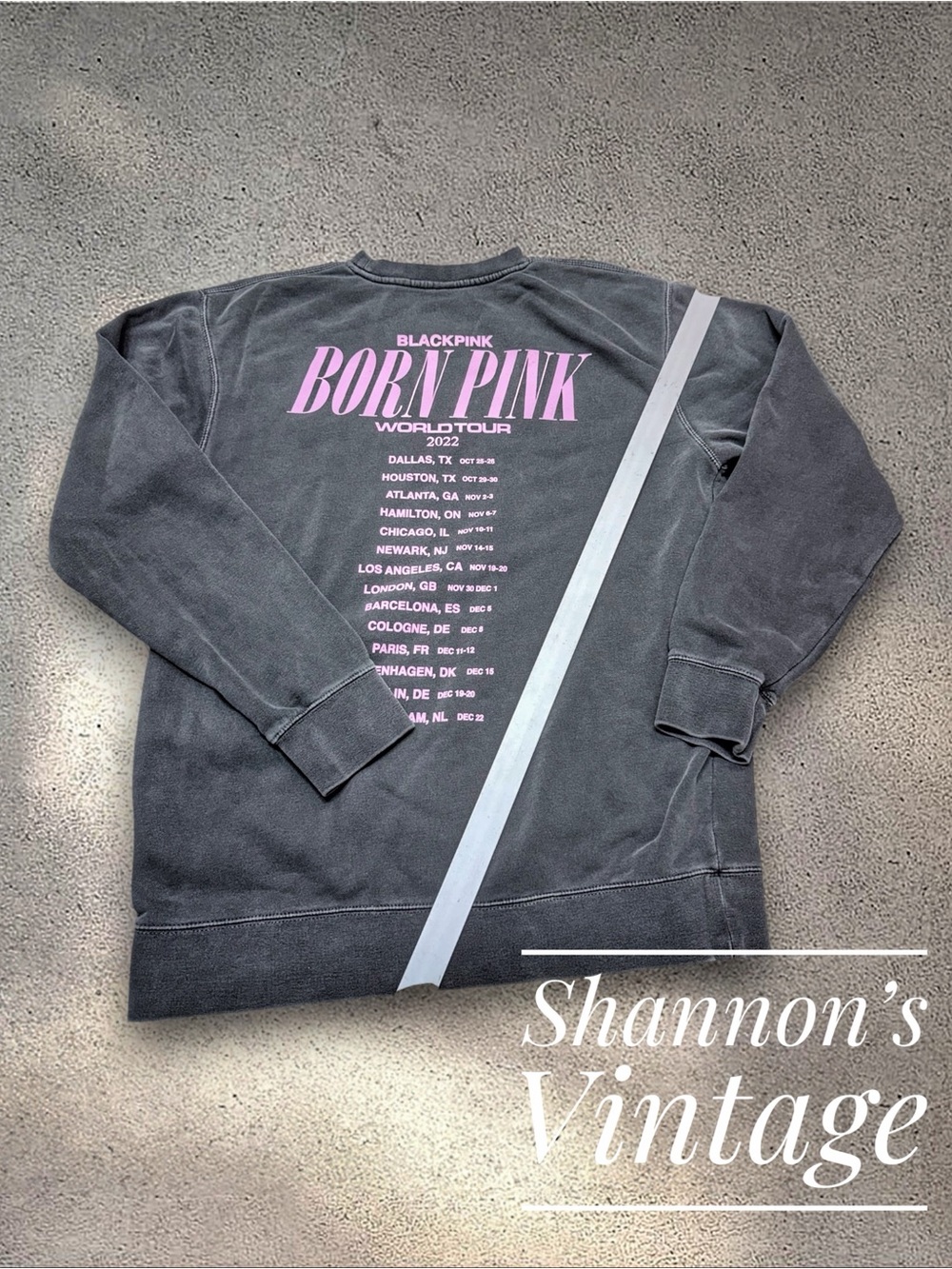 BLACKPINK Born Pink World Tour 2022 pigment-dyed Sz Large crew sweatshirt A49